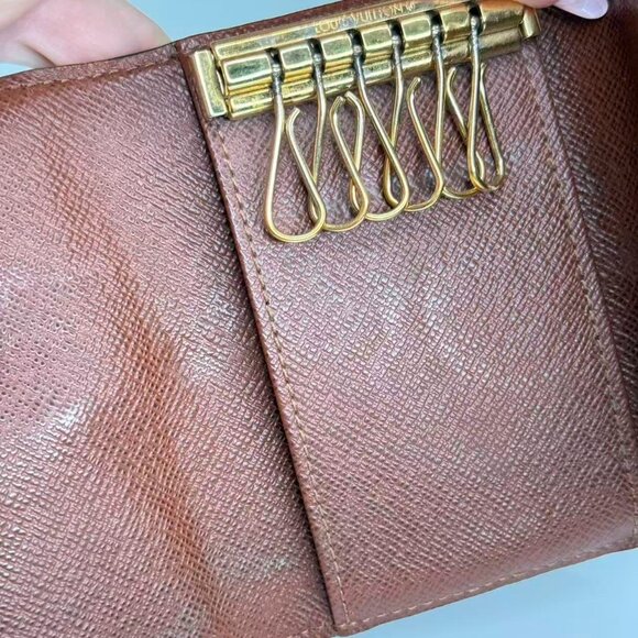 Louis Vuitton Monogram Canvas Keychain with Classic Gold Hardware - Picture 8 of 8